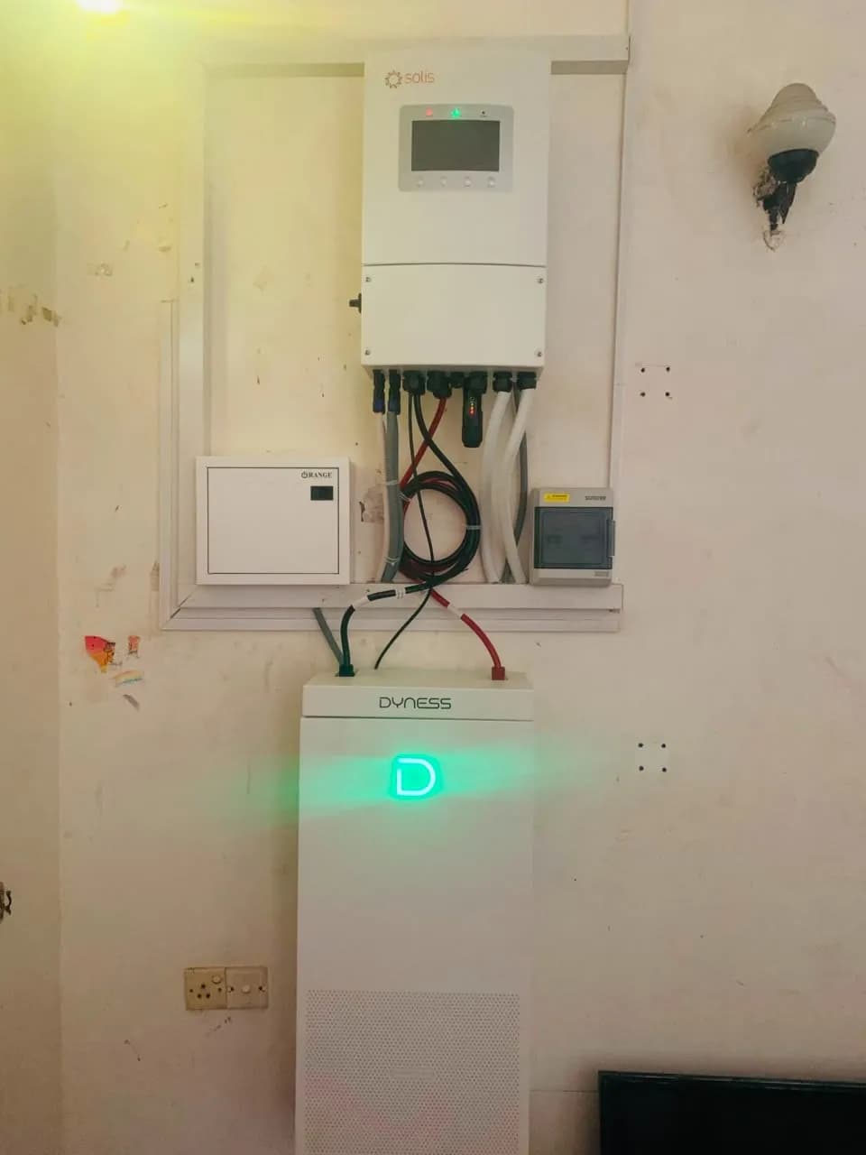 5KW Hybrid Solar Power System with 16kwh Battery Backup - Akkaraipattu